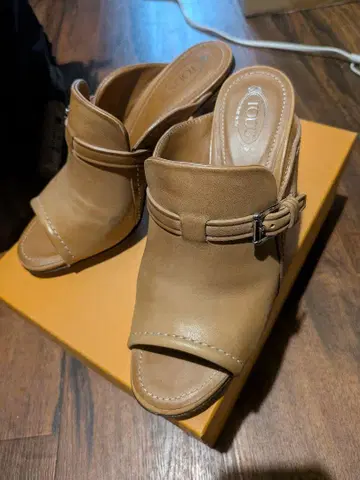 3 TOD'S 뮬 힐 브라운 23.5cm