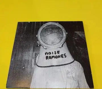NOISE RAMONES ROCKET TO DNA