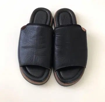 nil admirari | 가죽 샌들
