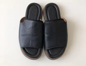 nil admirari | 가죽 샌들
