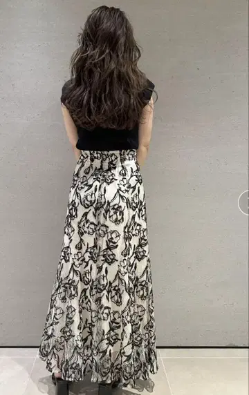 LILYBROWN 레이스 자수 스커트