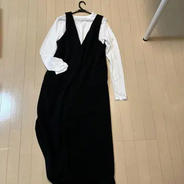 블랙 V넥 살로펫