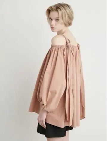 styling/ 스타일링 오프숄더 개더 블라우스
