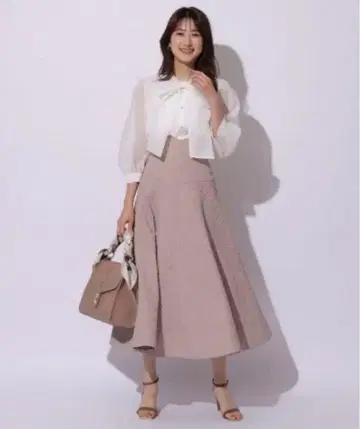 부푼 자카드 플레어 스커트