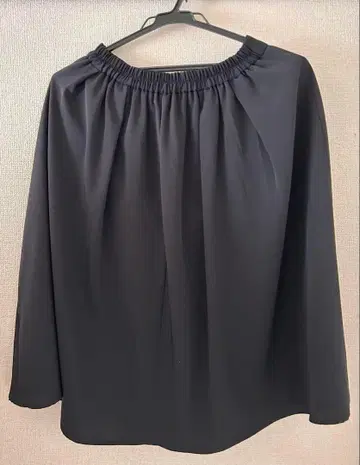 블랙 플리츠 스커트 긴팔