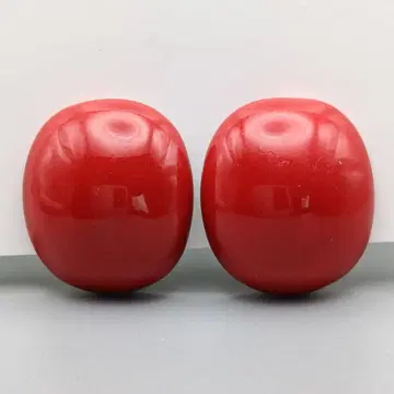 빈티지 귀찌 ~광택이 돋보이는 진홍색의 존재감~