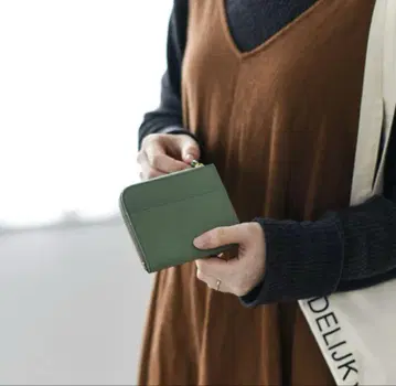 북유럽 슬림해 보이지만 수납이 뛰어난 L자 지퍼 미니 지갑