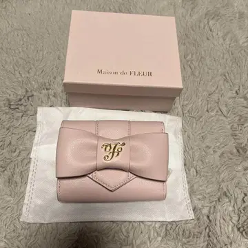 Maison de FLEUR 리본 포함 3단 폴더형 지갑