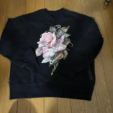 GU 블랙 꽃무늬 트레이닝복