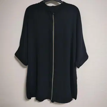 iCB BackSatinAmunzen 5부 소매 밴드 카라 블라우스 블랙