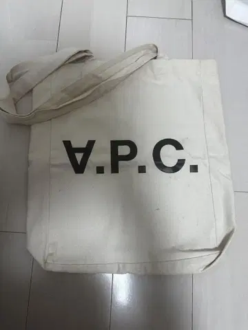 A.P.C. 토트백