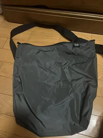 20/80 숄더백