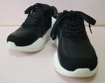 미사용 새상품 미쉘클랑 통굽 스니커즈 블랙 22.5cm