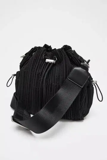 ZARA 플리츠 복조리 백 블랙 검정