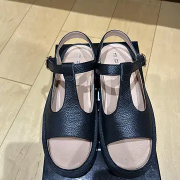 [새상품급] MOHI T 스트랩 샌들 37 NEGRO