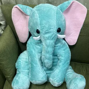 코끼리 앉은 큰 봉제 인형