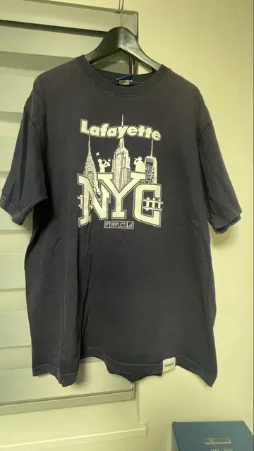 Lafayette NYC 그래픽 티셔츠 XL 사이즈