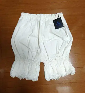 Moi-meme-Moitie 역십자가 레이스 서랍 화이트