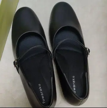 fuwaraku 블랙 스트랩 펌프스 미들힐