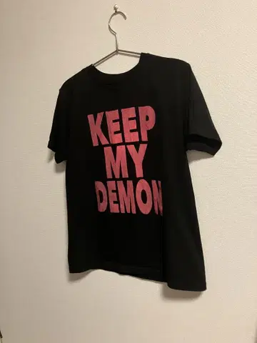KEEP MY DEMON 블랙 티셔츠