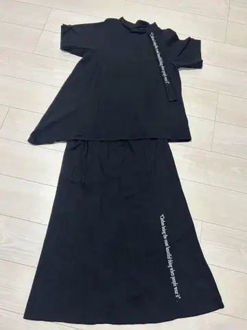 sfide/스피데/블랙 티셔츠 스커트 셋업