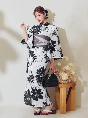 모노톤 플라워 레트로 모던 유카타