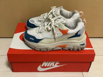 AKIIICLASSIC URBAN TRACKER