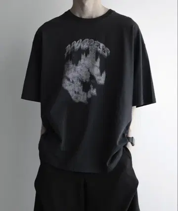 loose vintage make pigment over Tee