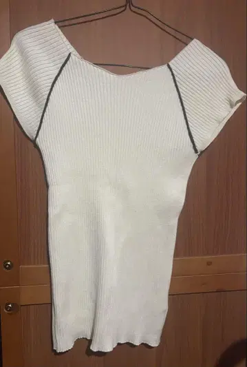 반팔 리브 상의 화이트 블랙