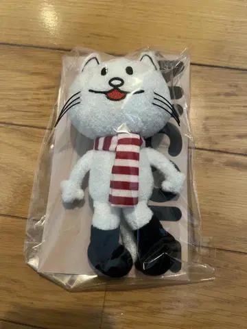 고양이 봉제 인형 빨간색과 흰색 스카프 포함