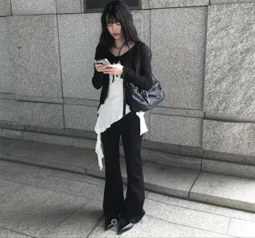 블랙 부츠컷 데님 팬츠 anyonemore