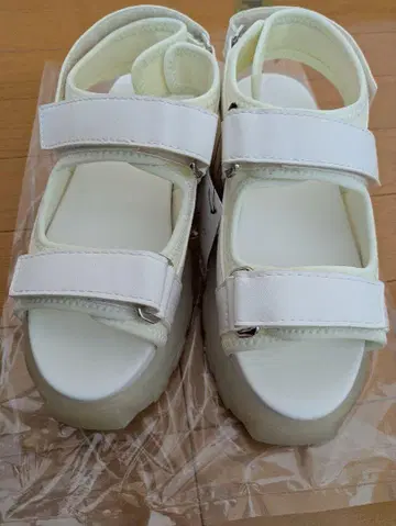 MOUSSY 화이트 통굽 샌들 L 사이즈