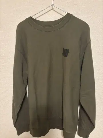 UNDEFEATED 트레이닝복 카키