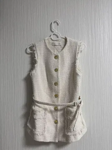 ZARA 화이트 슬리브리스 자켓