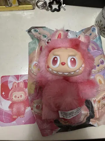 LABUBU Big into Energy LOVE 라부부 빨간색