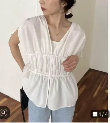 CAPRICIEUX LE'MAGE 개더 V 슬리브리스 셔츠 르마쥬