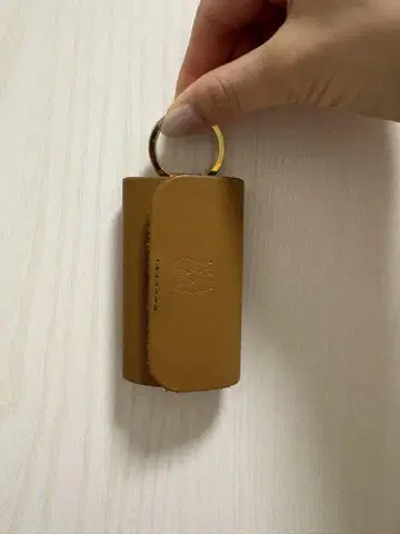 일비손테 가죽 키 케이스 카멜