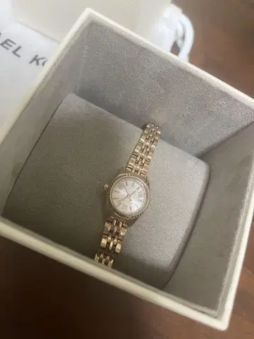MICHAEL KORS 골드 아날로그 시계