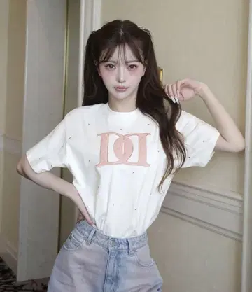 Darich 다리치 퀼팅 아플리케 비쥬 티셔츠 WHT