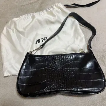 JWPEI 크로코 무늬 핸드백 블랙