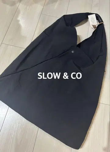 SLOW&CO 나일론 숄더백 다크 그레이