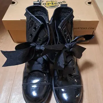Dr. Martens 블랙 에나멜 하이컷 부츠 UK5