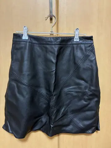 ZARA BASIC 블랙 가죽 타이트 스커트 M 사이즈