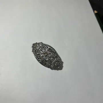 실버 장식 브로치