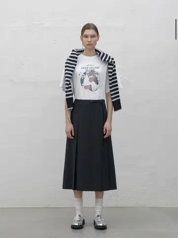 Atelier Nain 플리츠 A 라인 롱 스커트 딥 네이비
