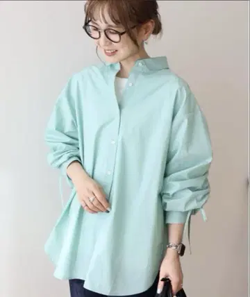 아메리칸 홀릭 이지케어 백 개더 소매 리본 셔츠 그린