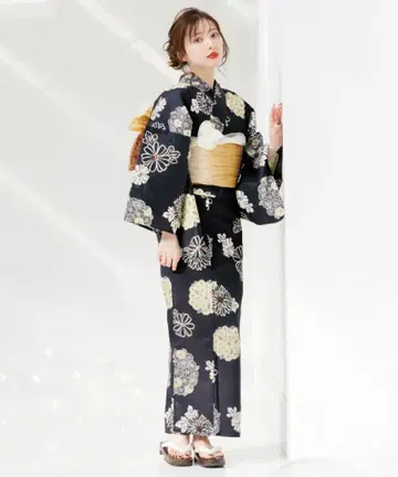 Dita 유카타 남색 바탕에 일본풍 고전 무늬