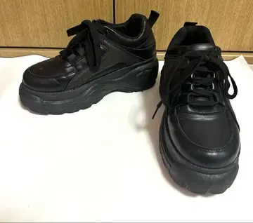 통굽 블랙 스니커즈