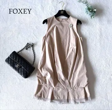 FOXEY 핑크 베이지 슬리브리스 미니 원피스