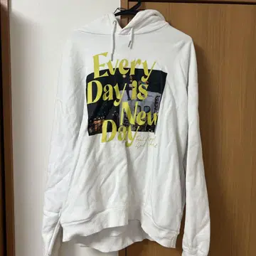 Every Day is New Day 후드 부착 후드티